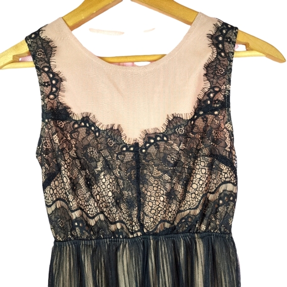Forever 21 black and nude lace overlay dress - Picture 2 of 6
